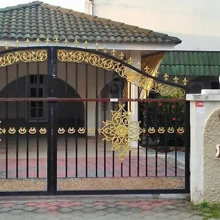Abgzul Homestay Kota Bharu Exterior photo